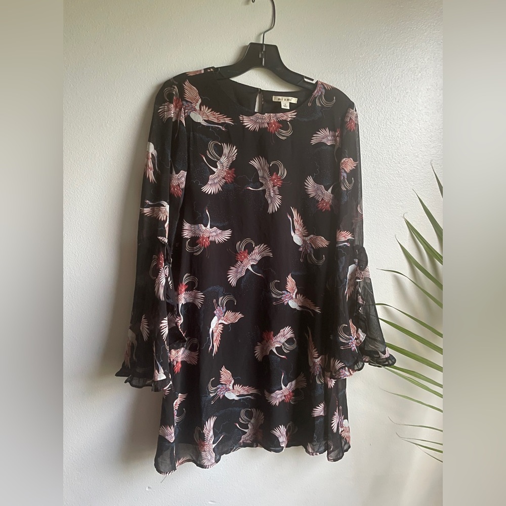 Francesca's Miami black bold flying crane print pattern shift dress